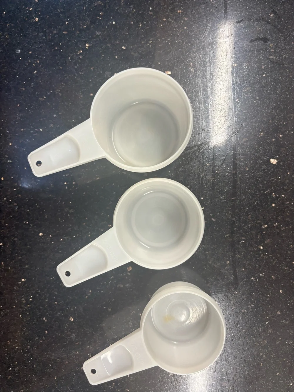 Tupperware set measuring